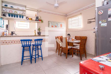 Cozinha de casa à venda com 3 quartos, 281m² em Jardim Lindóia, Porto Alegre