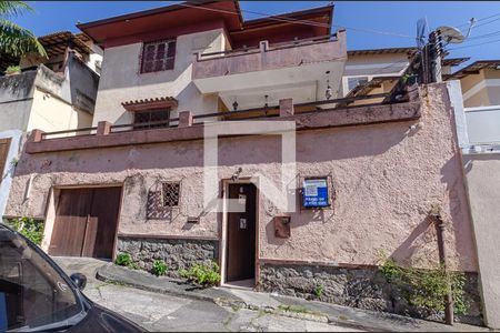 Casa à venda com 350m², 4 quartos e 2 vagasFachada 