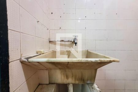Casa à venda com 100m², 2 quartos e 2 vagasDetalhe da area de serviço
