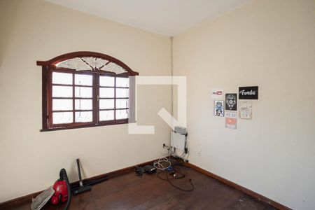 Casa à venda com 180m², 3 quartos e 3 vagas Casa à venda com 180m², 3 quartos e 3 vagasQuarto 2