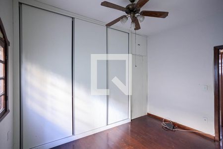 Casa à venda com 180m², 3 quartos e 3 vagas Casa à venda com 180m², 3 quartos e 3 vagasSuíte