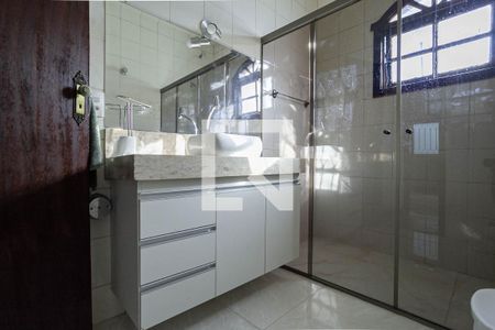 Casa à venda com 180m², 3 quartos e 3 vagas Casa à venda com 180m², 3 quartos e 3 vagasBanheiro social 1