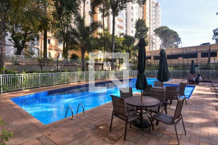 Apartamento à venda com 64m², 2 quartos e sem vagaÁrea comum - Piscina