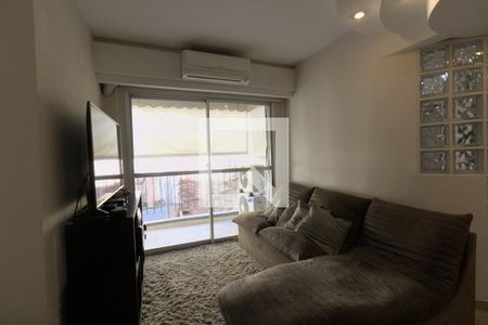 Sala de Apartamento com 1 quarto, 58m² Vila Romana