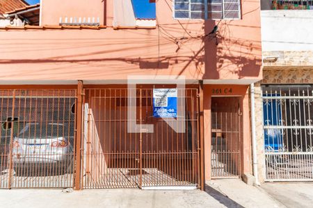 Casa para alugar com 50m², 2 quartos e 1 vaga Casa para alugar com 50m², 2 quartos e 1 vagaFachada - Placa Quinto Andar