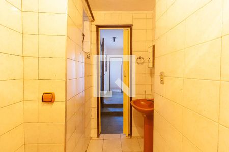 Casa para alugar com 50m², 2 quartos e 1 vaga Casa para alugar com 50m², 2 quartos e 1 vagaBanheiro