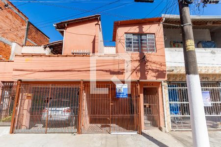 Casa para alugar com 50m², 2 quartos e 1 vaga Casa para alugar com 50m², 2 quartos e 1 vagaFachada