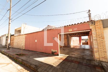 Casa à venda com 323m², 5 quartos e 5 vagasFachada
