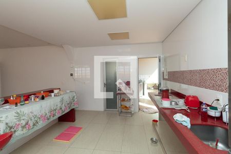 Casa à venda com 323m², 5 quartos e 5 vagasCozinha