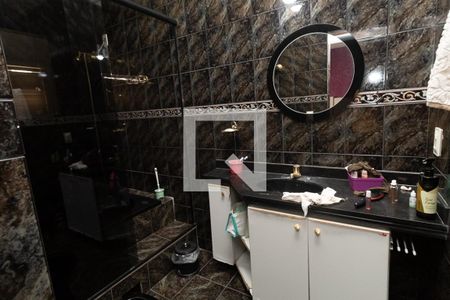 Casa à venda com 323m², 5 quartos e 5 vagasBanheiro da Suíte 2