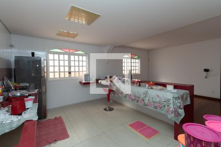 Casa à venda com 323m², 5 quartos e 5 vagasCozinha