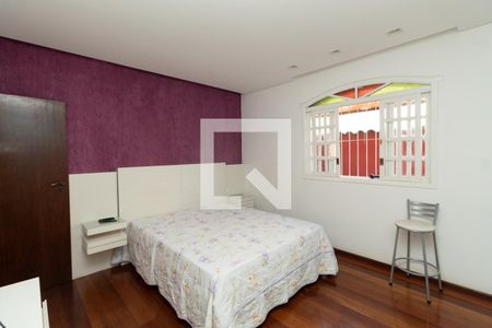 Casa à venda com 323m², 5 quartos e 5 vagasQuarto 2 - Suíte