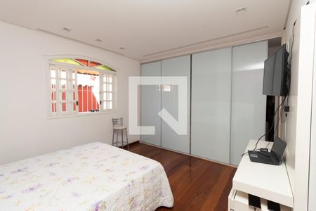 Casa à venda com 323m², 5 quartos e 5 vagasQuarto 2 - Suíte