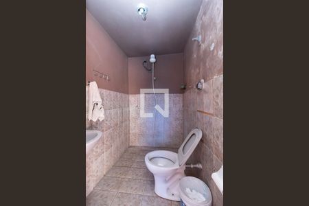 Casa à venda com 323m², 5 quartos e 5 vagasBanheiro de Serviço