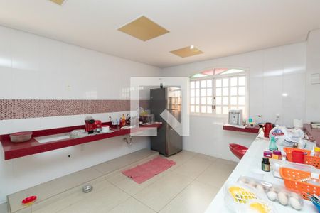 Casa à venda com 323m², 5 quartos e 5 vagasCozinha