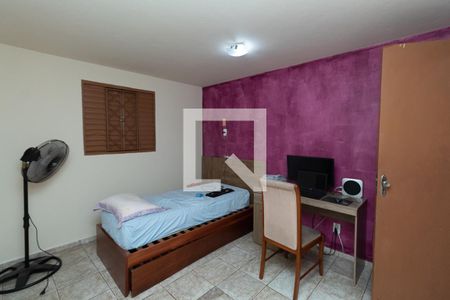 Casa à venda com 323m², 5 quartos e 5 vagasQuarto 4