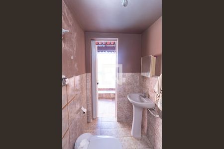 Casa à venda com 323m², 5 quartos e 5 vagasBanheiro de Serviço