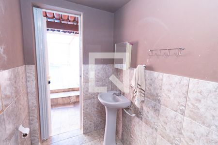 Casa à venda com 323m², 5 quartos e 5 vagasBanheiro de Serviço