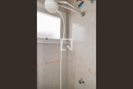 Banheiro de apartamento à venda com 1 quarto, 43m² em Jardim do Salso, Porto Alegre