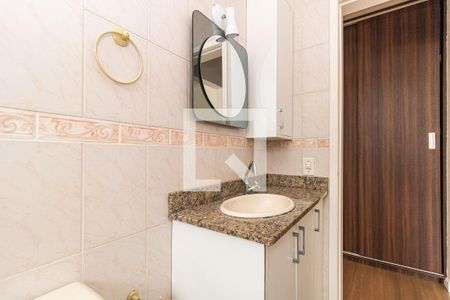 Banheiro de apartamento à venda com 1 quarto, 43m² em Jardim do Salso, Porto Alegre