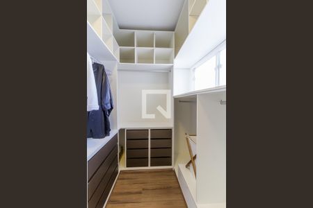 Casa para alugar com 300m², 4 quartos e 3 vagas Casa para alugar com 300m², 4 quartos e 3 vagasCloset