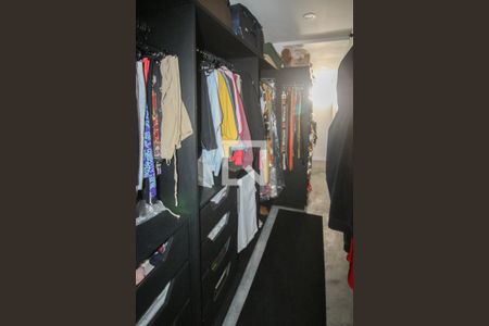 Casa de condomínio à venda com 550m², 4 quartos e 2 vagasCloset 1 da Suíte Master