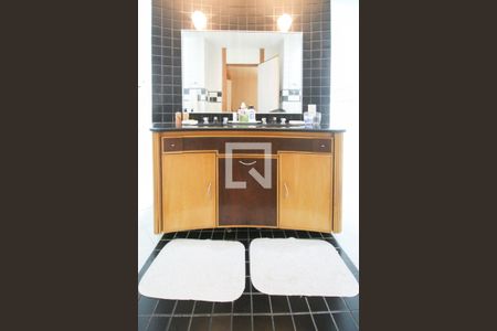 Casa de condomínio à venda com 550m², 4 quartos e 2 vagasbanheiro da Suíte Master