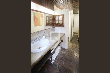 Casa de condomínio à venda com 550m², 4 quartos e 2 vagasBanheiro/Vestiário - Área Externa