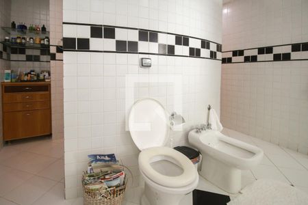 Casa de condomínio à venda com 550m², 4 quartos e 2 vagasBanheiro da Suíte Master