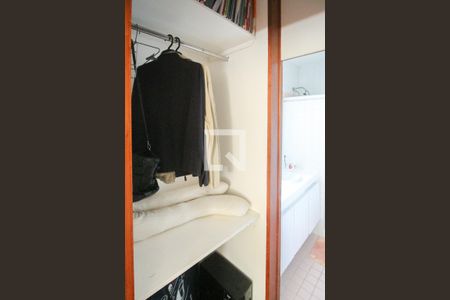 Casa de condomínio à venda com 550m², 4 quartos e 2 vagasCloset da suíte 4