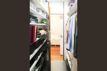 Casa de condomínio à venda com 550m², 4 quartos e 2 vagasCloset da suíte 2