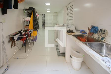 Casa de condomínio à venda com 550m², 4 quartos e 2 vagasÁrea de Serviço