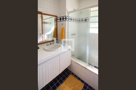 Casa de condomínio à venda com 550m², 4 quartos e 2 vagasBanheiro da Suíte 2