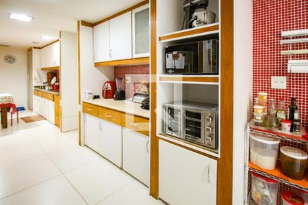 Casa de condomínio à venda com 550m², 4 quartos e 2 vagasCozinha