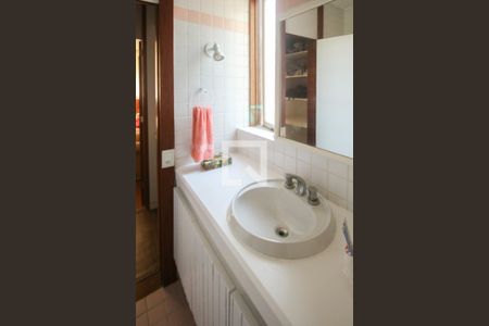 Casa de condomínio à venda com 550m², 4 quartos e 2 vagasBanheiro da Suíte 4