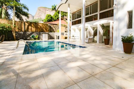 Casa de condomínio à venda com 550m², 4 quartos e 2 vagasPiscina