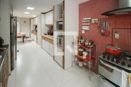 Casa de condomínio à venda com 550m², 4 quartos e 2 vagasCozinha