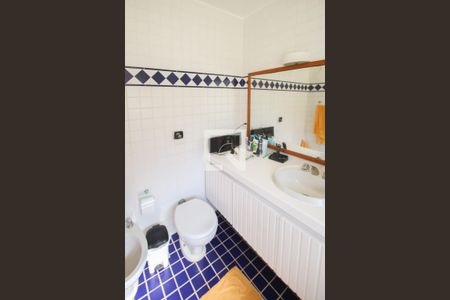 Casa de condomínio à venda com 550m², 4 quartos e 2 vagasBanheiro da Suíte 2