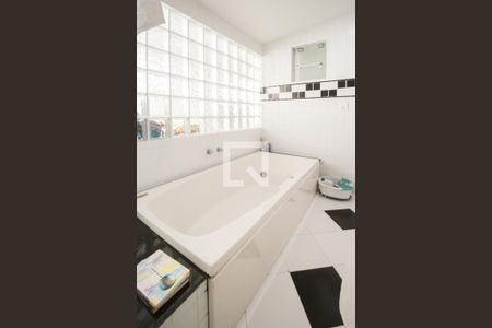 Casa de condomínio à venda com 550m², 4 quartos e 2 vagasBanheiro da Suíte Master