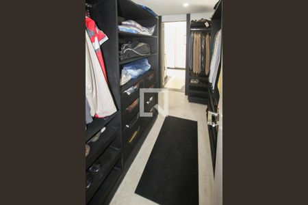 Casa de condomínio à venda com 550m², 4 quartos e 2 vagasCloset 2 da Suíte Master