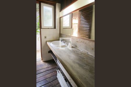 Casa de condomínio à venda com 550m², 4 quartos e 2 vagasBanheiro/Vestiário - Área Externa