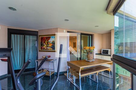 Apartamento à venda com 217m², 3 quartos e 4 vagasVaranda da Sala