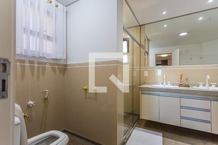 Apartamento à venda com 217m², 3 quartos e 4 vagasBanheiro da Suíte master