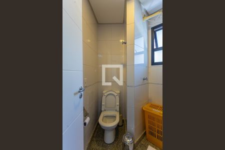 Apartamento à venda com 217m², 3 quartos e 4 vagasBanheiro da Área de Serviço