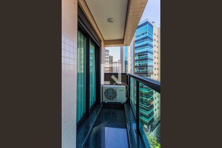 Apartamento à venda com 217m², 3 quartos e 4 vagasVaranda da Suite 1/2