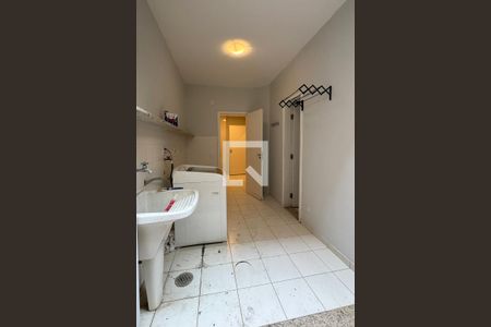 Casa de condomínio à venda com 320m², 4 quartos e 4 vagasÁrea de Serviço