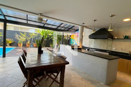 Casa de condomínio à venda com 320m², 4 quartos e 4 vagasChurrasqueira