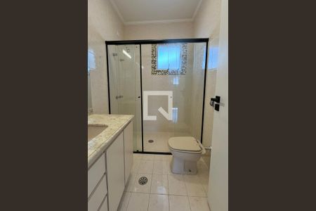 Casa de condomínio à venda com 320m², 4 quartos e 4 vagasBanheiro Corredor