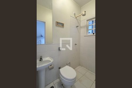 Casa de condomínio à venda com 320m², 4 quartos e 4 vagasBanheiro de serviço