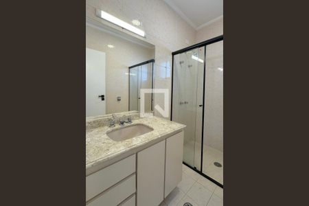 Casa de condomínio à venda com 320m², 4 quartos e 4 vagasBanheiro Corredor